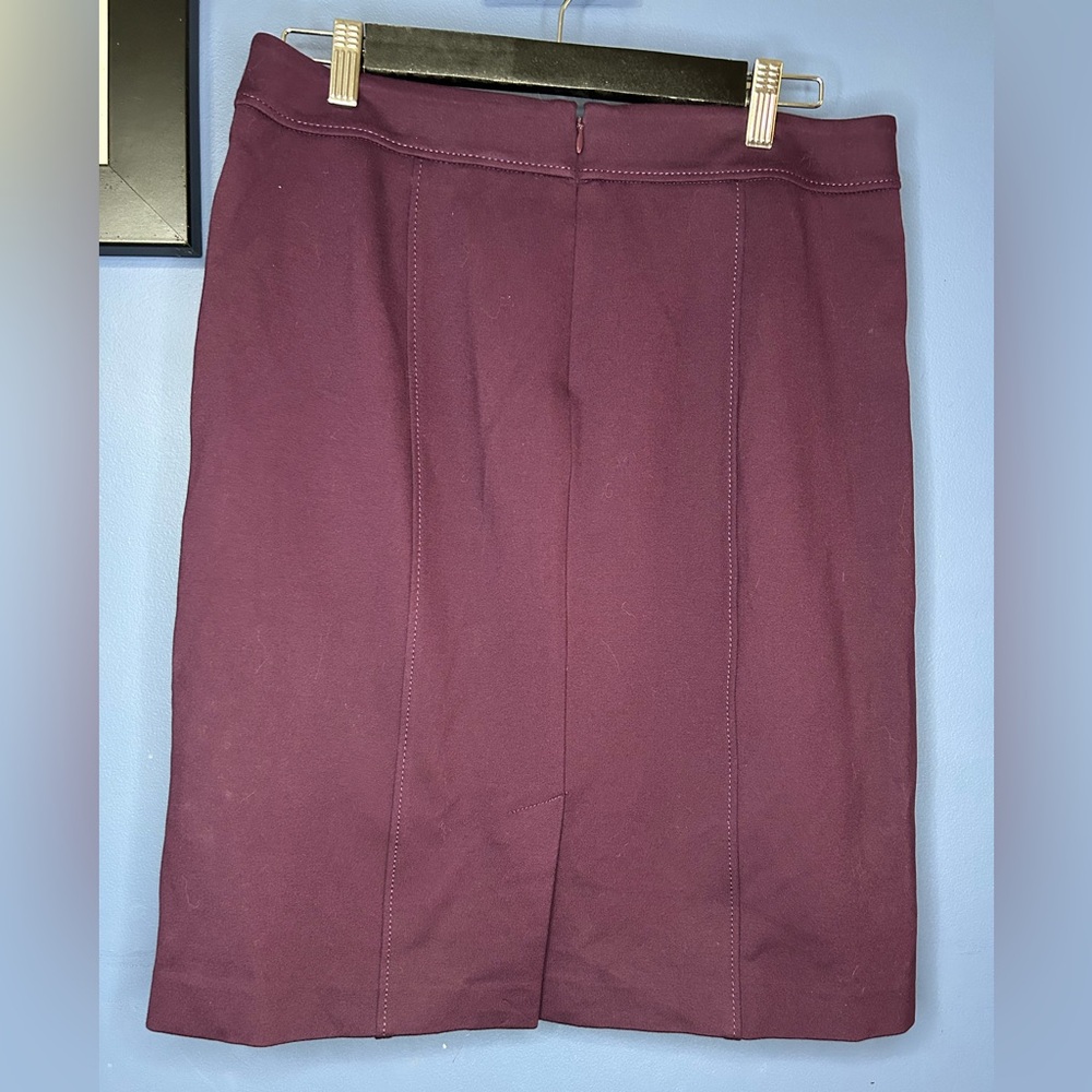 Elegant Burgundy Pencil Skirt - Picture 2 of 4
